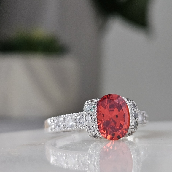 Elegant Silver and Red Gemstone Ring - Picture 2 of 8